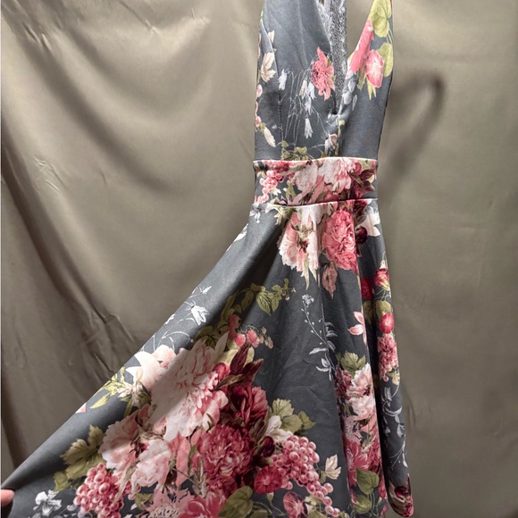 Windsor Backless Floral Dress - Gray and Pink - Picture 5 of 5